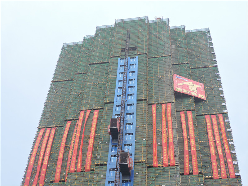 喜報！中冶南方國際社區(qū)一期南區(qū)住宅四標(biāo)段項目喜封金頂！